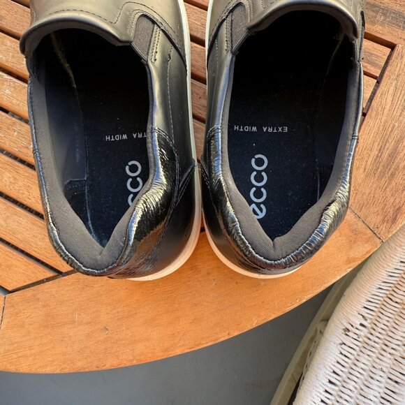 Ecco Womens Black Slip-On Sneakers Extra Width Rubber Sole Size 41/10 - Picture 4 of 7